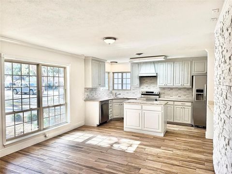 Tiny photo for 4084 Purdue Avenue, University Park, TX 75225 (MLS # 21163230)