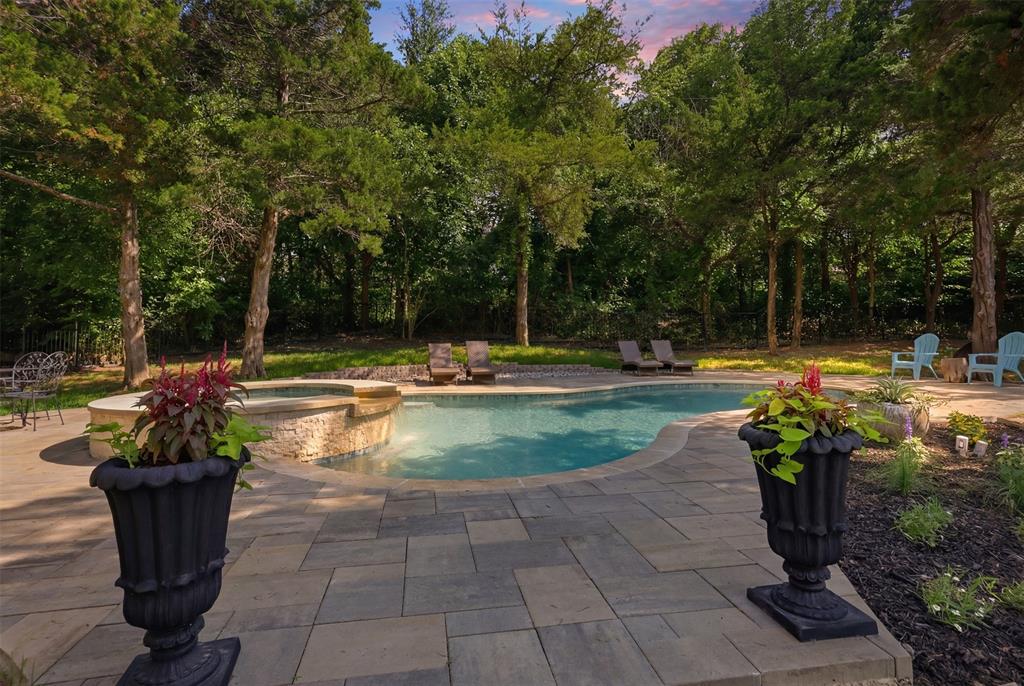 8 Shady Bend Drive