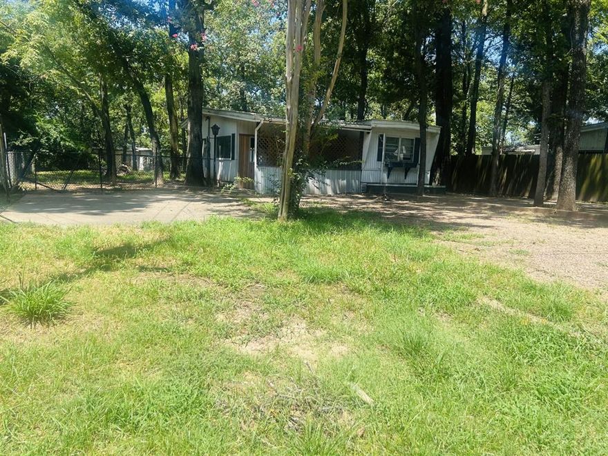 Just a walk to Cedar Creek Lake, this property sits on a spacious, wooded lot and includes a
detached shed—perfect for extra storage. The home features two bedrooms, two bathrooms,
and an additional flex space that can be used as extra living area, a home office, or whatever
suits your needs. Located in a POA community, residents enjoy access to fantastic amenities, including a private
boat ramp, docks, and a peaceful picnic area—ideal for weekend fun or relaxing by the water.
Whether you're looking for a laid-back lake house, a weekend getaway, or a full-time home, this
spot has you covered. Enjoy the tranquility of lakeside living while still being close to everyday
conveniences.