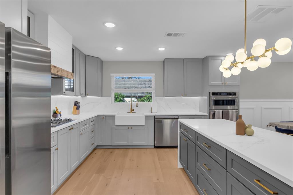 11107 Hillcrest Road