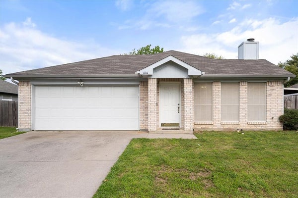 1124 MARGIE ST, BURLESON, TX 76028 - Image 8dca103b2b9ca20c09b04fbb8c989618/346281847