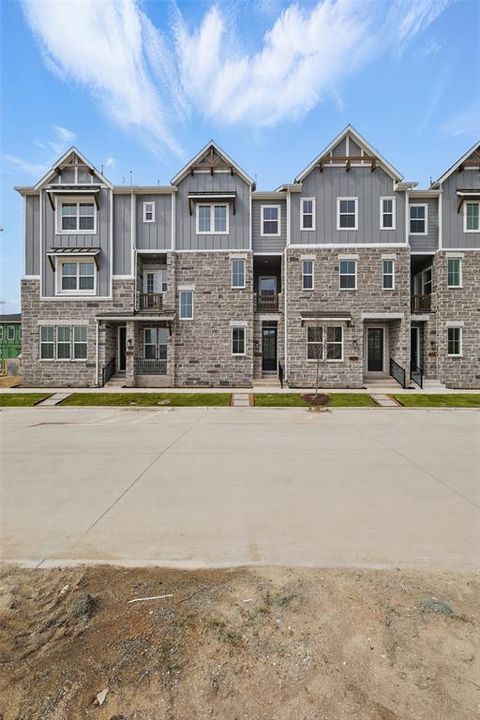 Photo of 805 Heights Way, Plano, TX 75075 (MLS # 21216636)