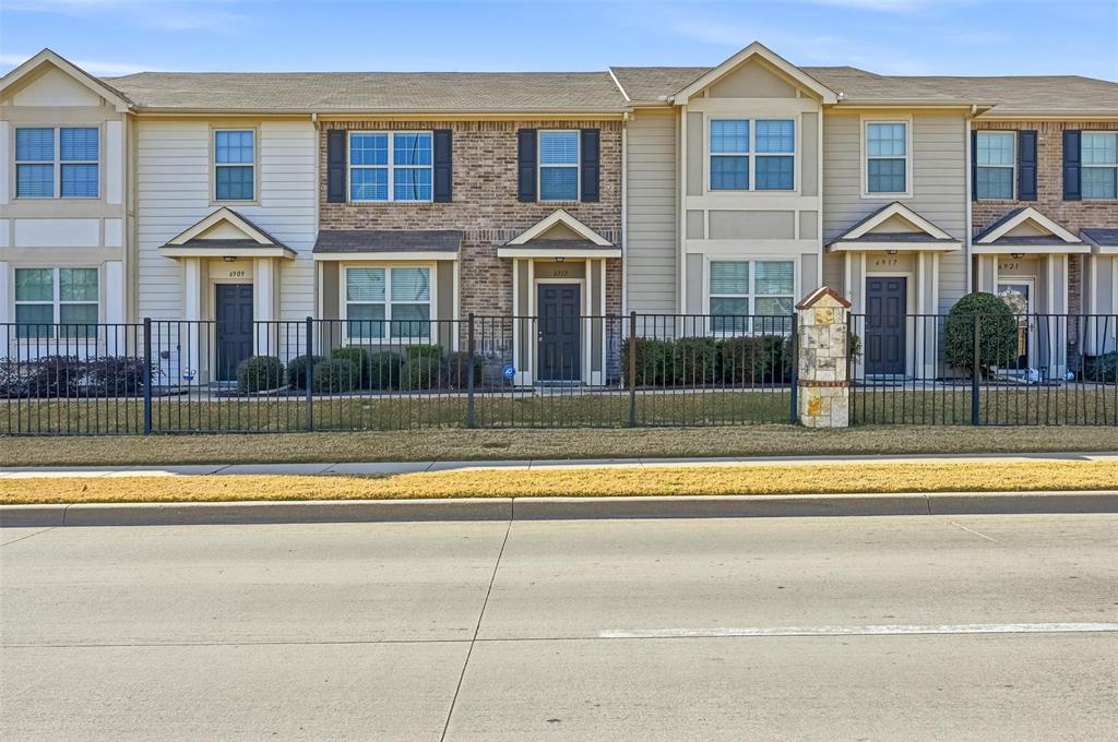 6913 Sandshell Boulevard