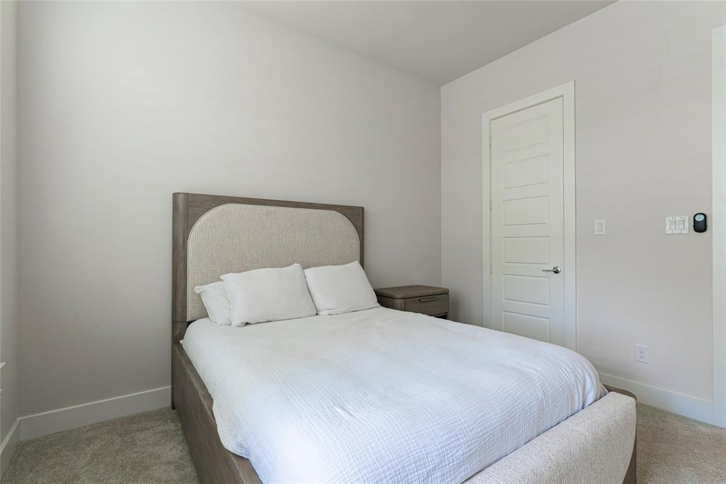 ESTATES AT ROCKHILL PHASE III BLK A LOT 8 - Residential