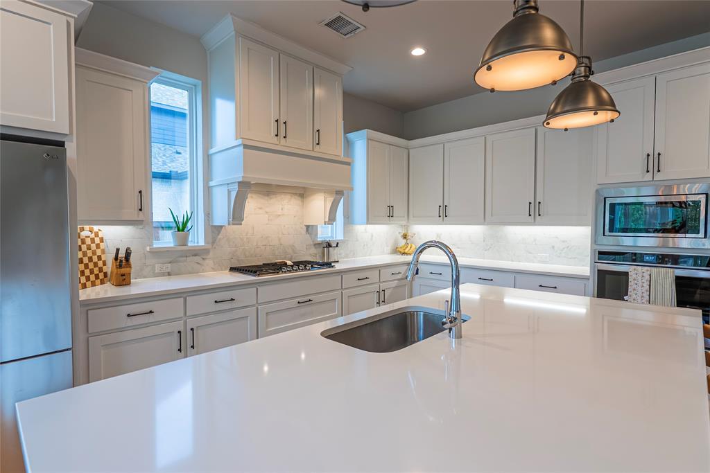 ESTATES AT ROCKHILL PHASE III BLK A LOT 8 - Residential