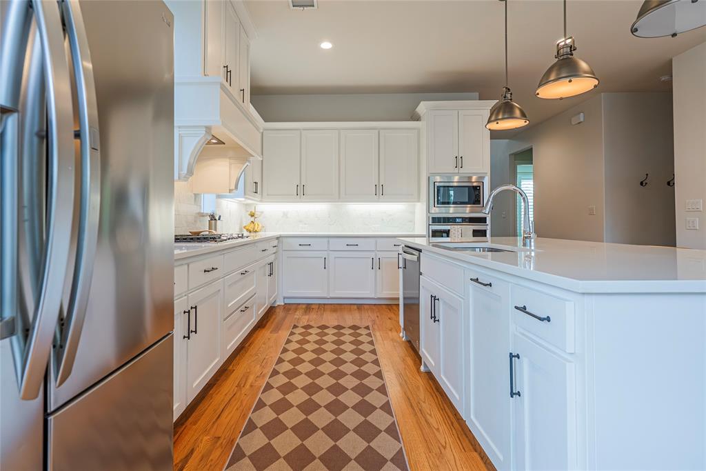 ESTATES AT ROCKHILL PHASE III BLK A LOT 8 - Residential