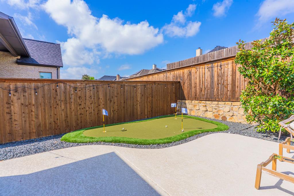 ESTATES AT ROCKHILL PHASE III BLK A LOT 8 - Residential