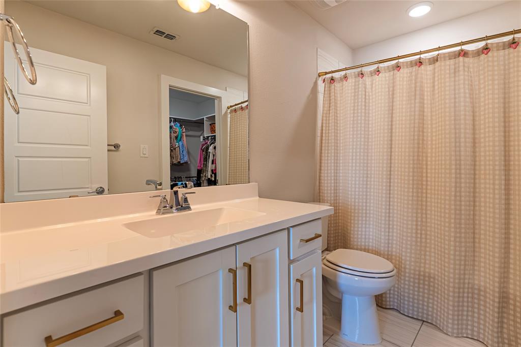 ESTATES AT ROCKHILL PHASE III BLK A LOT 8 - Residential