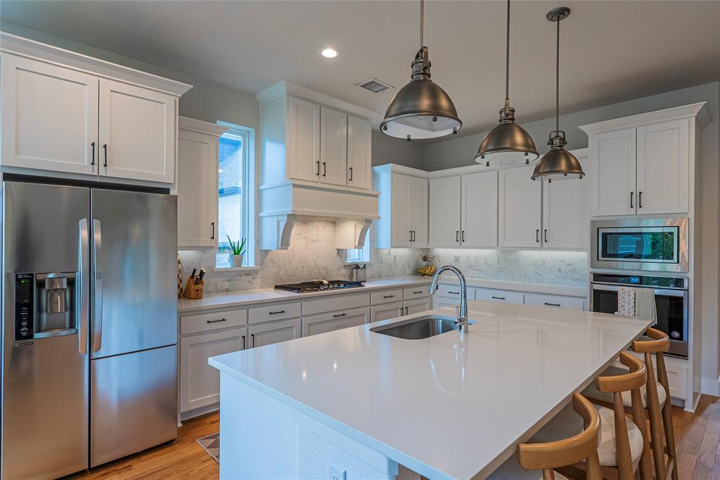 ESTATES AT ROCKHILL PHASE III BLK A LOT 8 - Residential