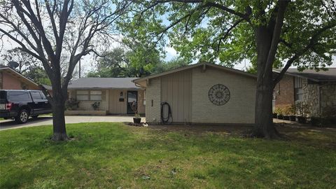 Photo of 3332 High Lark Drive, Dallas, TX 75234 (MLS # 21226015)