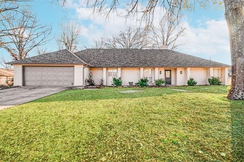 Photo of 4410 Wood Creek Drive, Reno, TX 75462 (MLS # 21131667)