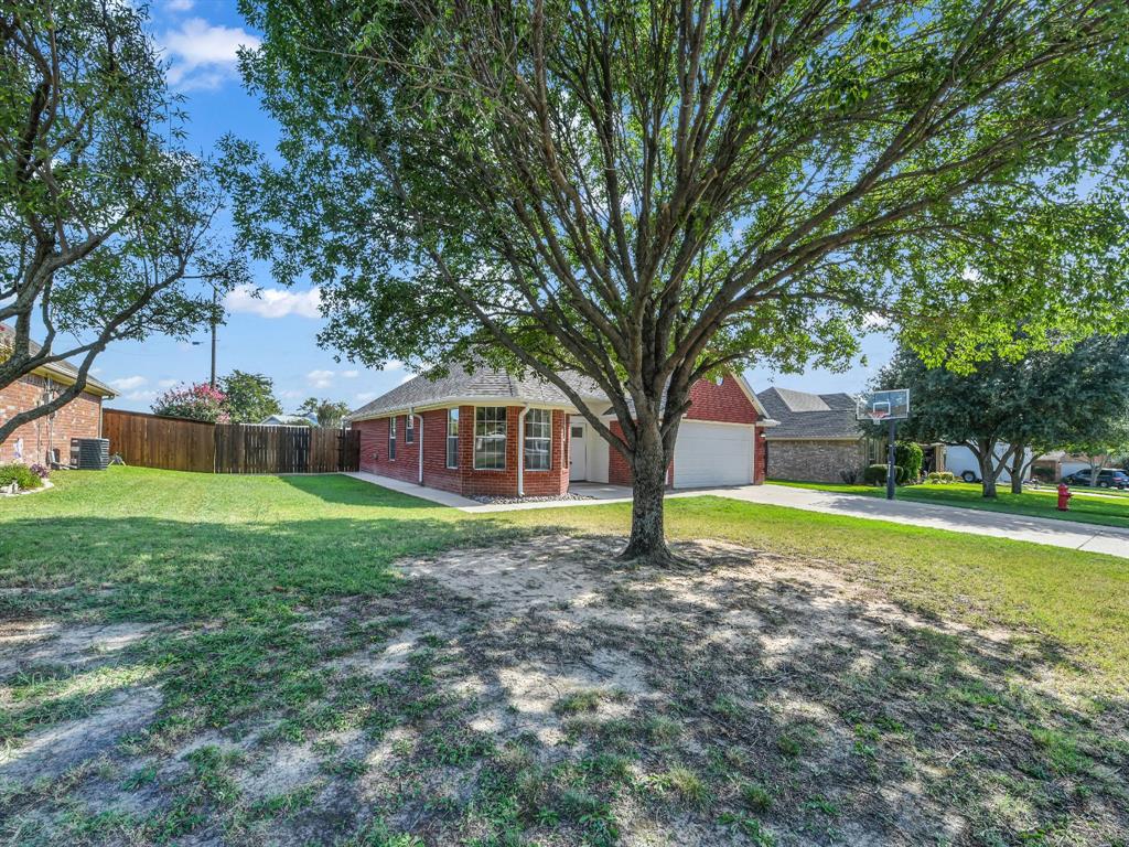 1525 Oak Tree Circle