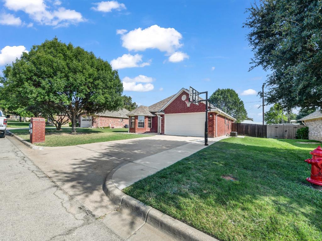 1525 Oak Tree Circle