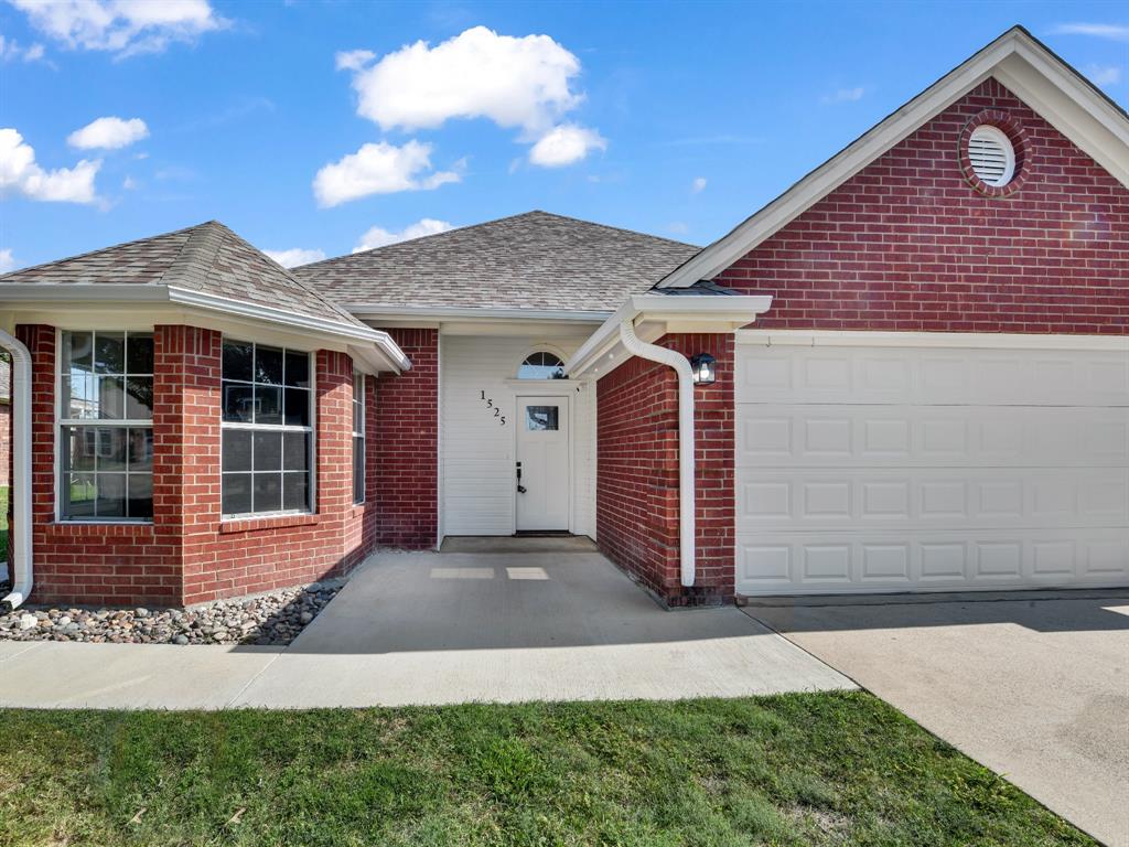 1525 Oak Tree Circle