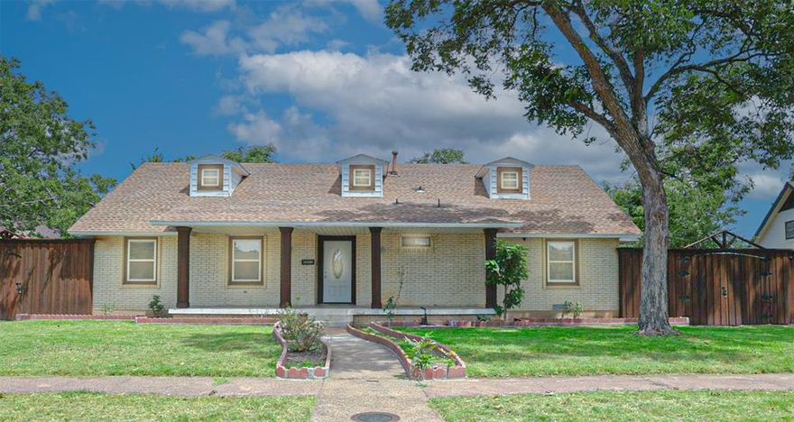 Motivated seller! Priced below Dallas CAD value, rare opportunity!Spacious and versatile, this 5-bedroom home with a bonus mother-in-law suite is located in a prime area and listed below Dallas CAD value, making it an exceptional find for homeowners and investors alike.
The main home features 5 generously sized bedrooms, 3 full bathrooms, and a half bath, ideal for large or multi-generational families. Inside, you’ll find fresh interior paint, a dry bar perfect for entertaining, and a classic wood-burning fireplace that adds warmth and character. The property also offers great curb appeal, highlighted by an 8-foot board-on-board privacy fence at the front of the home for added charm and security.
A true standout is the mother-in-law suite (not included in the main square footage), offering two additional rooms, a kitchen, and a living area, perfect for guests, extended family, or rental income.
With the World Cup coming to Dallas, this property presents an excellent Airbnb or short-term rental opportunity, ideal for hosting large groups, families, or multi-generational stays. The flexible layout and ample space make it a strong income-producing asset.
