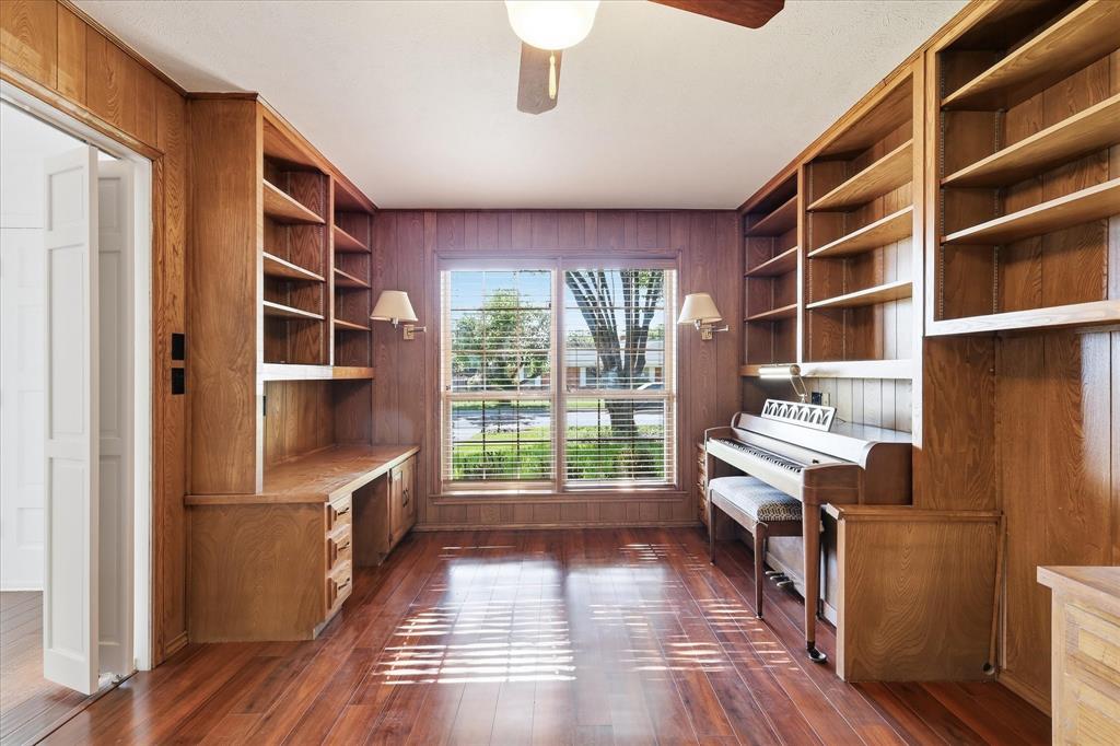 2605 Buckingham Drive