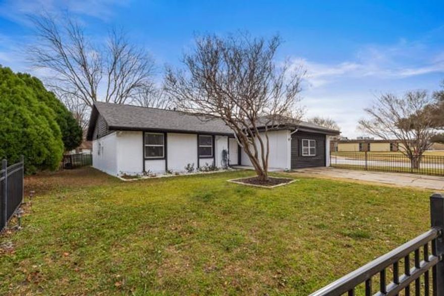 Welcome to this beautifully remodeled home located in a desirable and established neighborhood of Garland, TX. This home perfectly blends modern updates with timeless charm, offering a comfortable and stylish space for first-time buyers, growing families, or investors seeking a turnkey property. From the moment you walk in, you’ll notice the attention to detail with fresh paint throughout, sleek flooring, and upgraded fixtures that create a warm and inviting atmosphere.
The home features a spacious living area with plenty of natural light, an open layout that flows seamlessly into the dining area, and a kitchen designed for both function and style. Enjoy modern countertops, ample cabinetry, and updated appliances that make cooking and entertaining a pleasure. The bathrooms have also been fully remodeled with contemporary finishes, offering both comfort and elegance. Each bedroom is generously sized, providing a relaxing retreat at the end of the day.
Step outside to a large backyard, perfect for outdoor gatherings, play, or future landscaping projects. The property sits on a well-maintained lot with mature trees, adding both privacy and curb appeal.
Location is key, and this home does not disappoint. Conveniently located near I-635 and I-30, commuting and access to surrounding areas is effortless. Enjoy nearby shopping, dining, and entertainment options, including grocery stores, restaurants, parks, and local attractions. Families will appreciate proximity to schools and recreational areas, including Lake Ray Hubbard, providing endless opportunities for outdoor fun.
This move-in-ready home combines thoughtful updates, comfortable living spaces, and an unbeatable location, making it a rare find in Garland. Don’t miss the chance to make this charming property your new home! Schedule your showing today and experience everything this home and neighborhood have to offer.