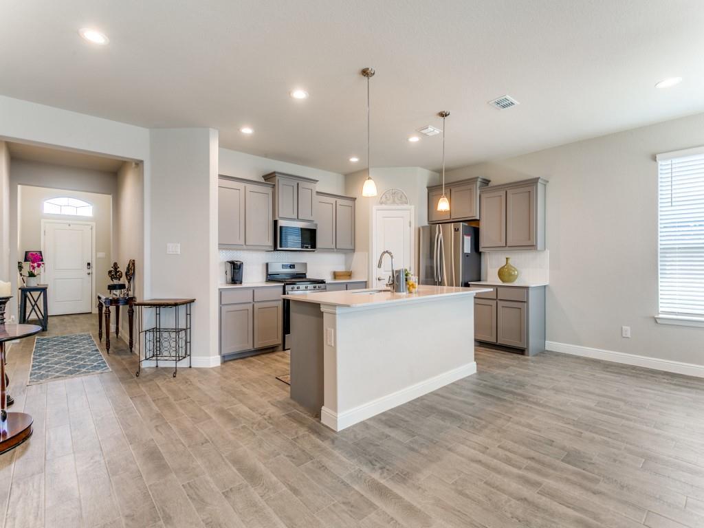 704 Greenford Manor