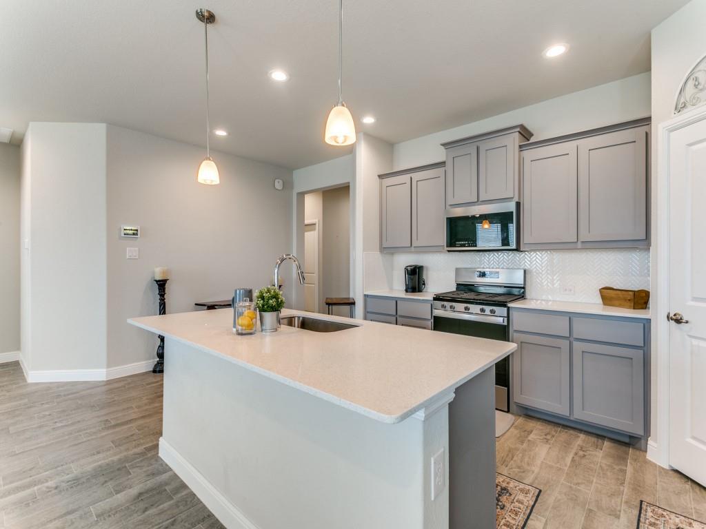 704 Greenford Manor
