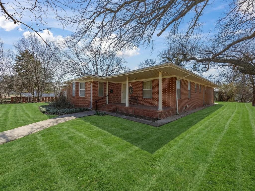 115 W Commerce Street