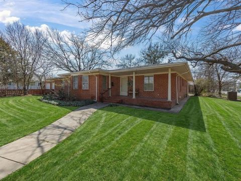 115 W Commerce Street Henrietta TX 76365