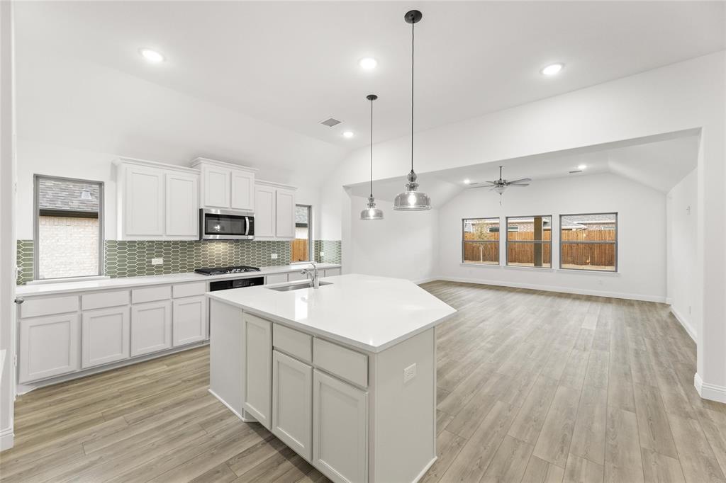 2302 W Wheatgrass Way
