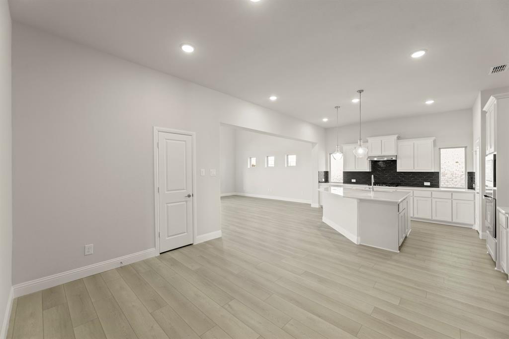 2302 W Wheatgrass Way