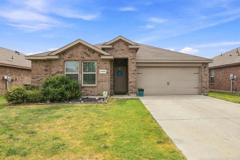 Photo of 2908 Royal Acres Dr, Denton, TX 76209 (MLS # 21373983)