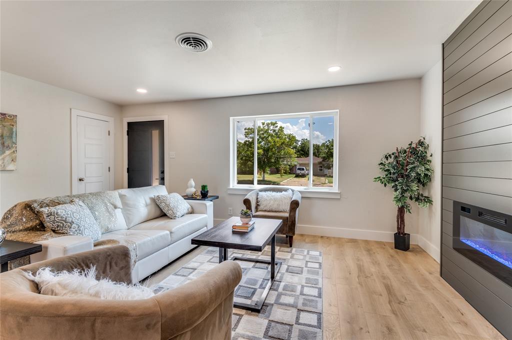 2635 Newton Circle W