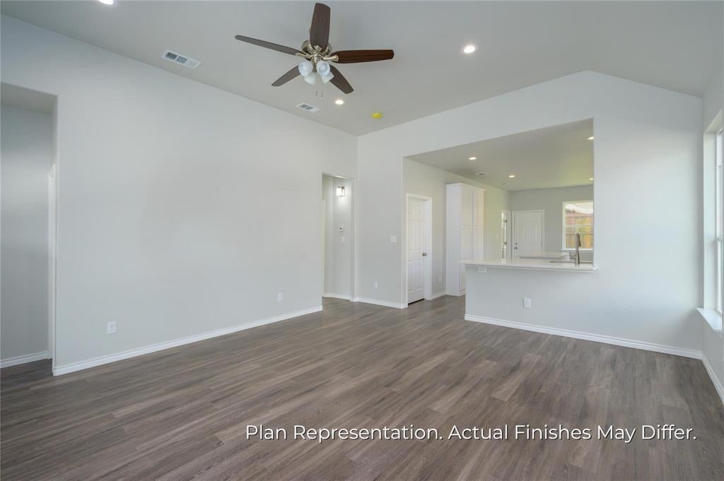 Photo of 203 E Laura Avenue, Quinlan, TX 75474 (MLS # 21374957)