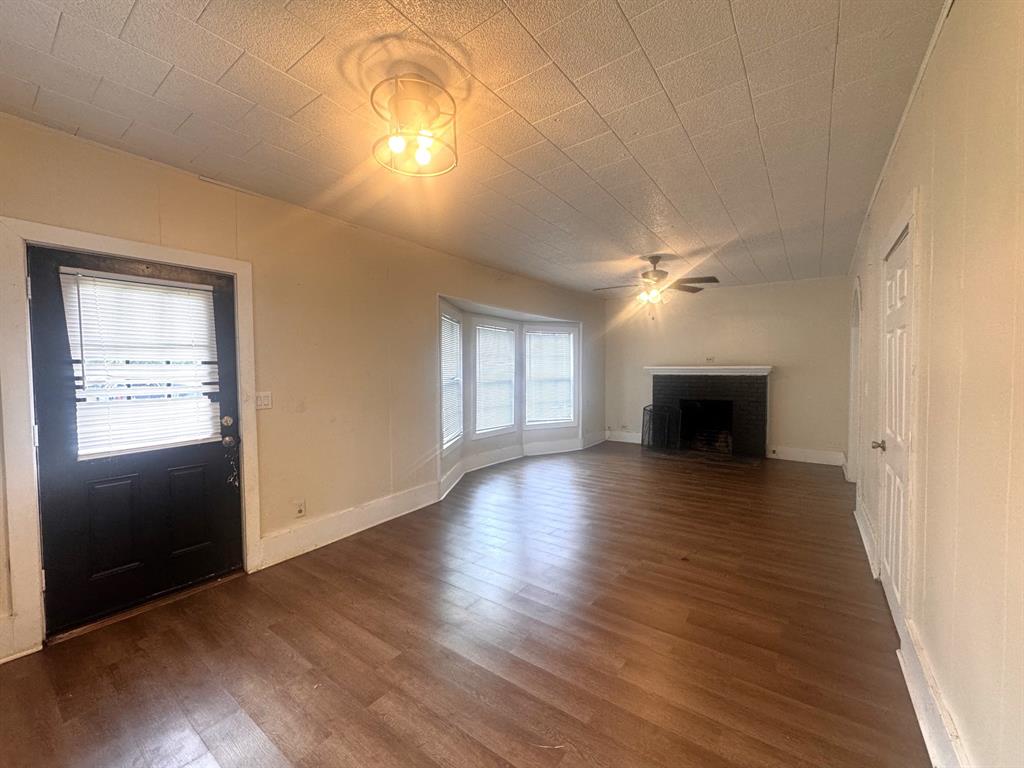 Photo of 414 W 4th St. ST, Mount Pleasant, TX 75455 (MLS # 21300693)