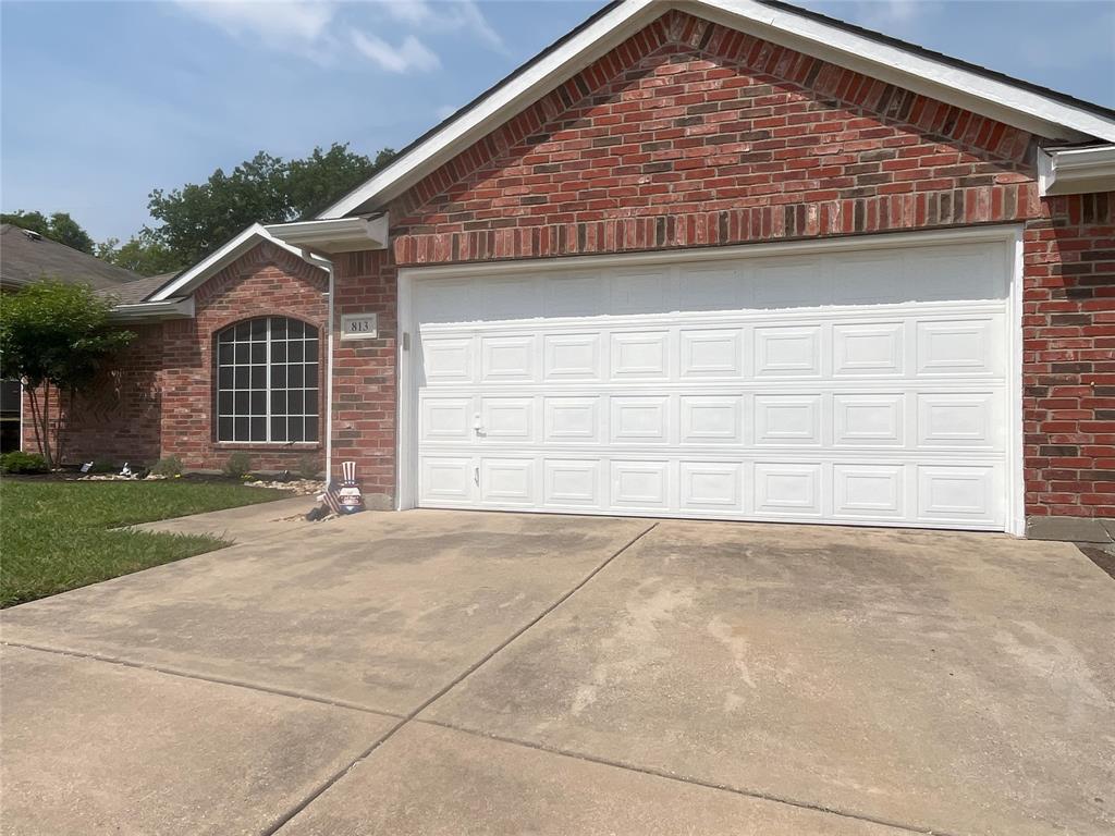 813 Green Acres Lane