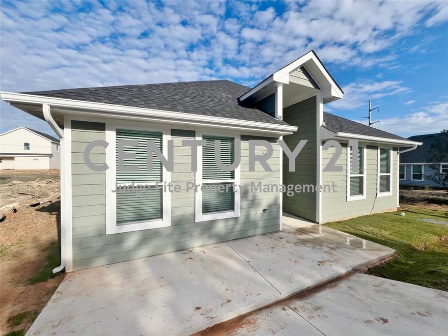 LEASING SPECIAL! HALF OFF YOUR 2ND FULL MONTHS RENT AND APPLICATION FEES TO BE CREDITED TOWARD YOUR 2ND FULL MONTHS RENT!!! NEW BUILD! Be the first to occupy this 4-2.5 in Canyon Creek Community. Open floorplan with custom finishes and stainless steel appliances. Kitchen includes a dishwasher, disposal, stove, refrigerator and breakfast bar. Situated in gated and guarded community in the charming city of Granbury. Tenant responsible for quarterly POA fee in order to have use of community amenities.