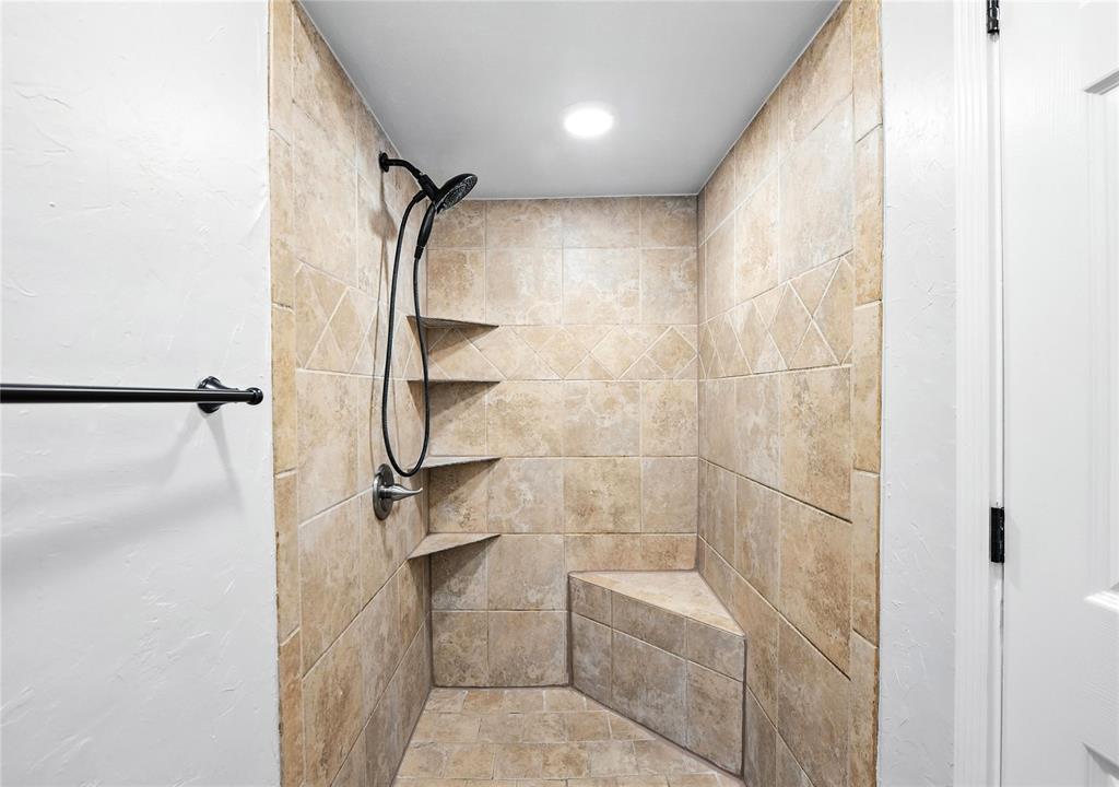 Hurst, Texas 76054, United States, 3 Bedrooms Bedrooms, ,2 BathroomsBathrooms,Residential,Pending,186818