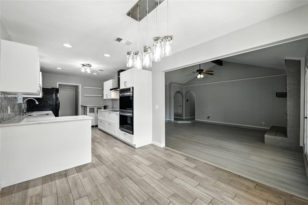 Hurst, Texas 76054, United States, 3 Bedrooms Bedrooms, ,2 BathroomsBathrooms,Residential,Pending,186818