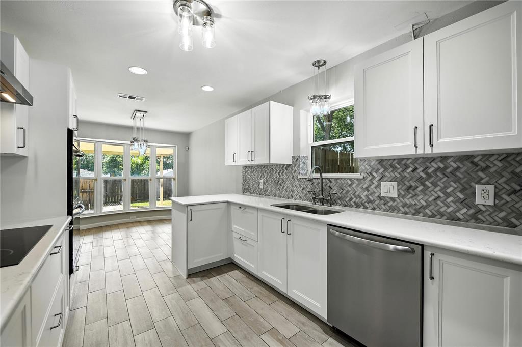 Hurst, Texas 76054, United States, 3 Bedrooms Bedrooms, ,2 BathroomsBathrooms,Residential,Pending,186818