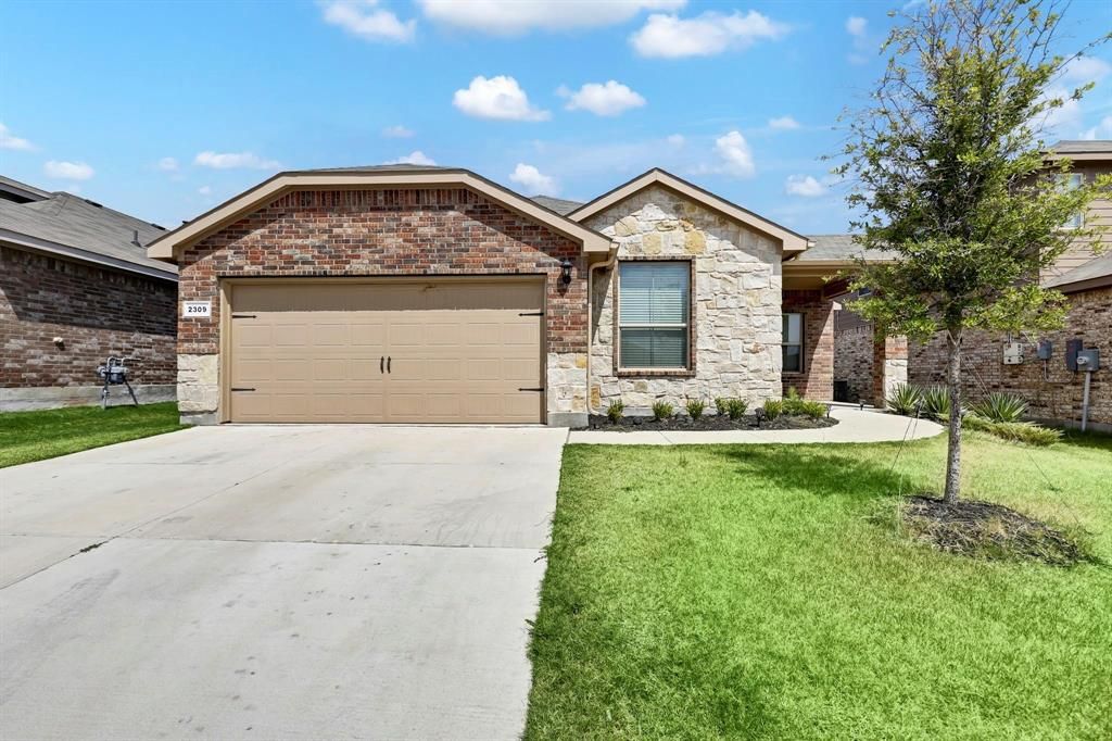 Photo of 2309 Richburg Street, Fort Worth, TX 76108 (MLS # 21194069)