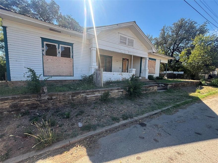 Attention investors or anyone in search of a project with tons of potential! This 2000+ sq ft home is a blank slate and ready to be made new again. The home sits on a large tree covered lot, located conveniently close to Brownwood's historic downtown. Whether you're looking for a home to make into a rental property, a home to flip, or a home to turn into your own personal dream house, this is the one for you. Call today to schedule an appointment.
