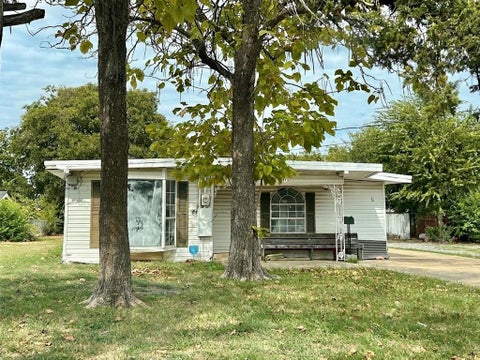 Photo of 1819 E May Street, Sherman, TX 75090 (MLS # 21399545)