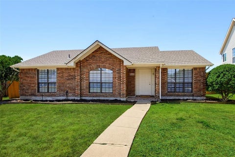 Photo of 6709 Osage Trail, Plano, TX 75023 (MLS # 21404621)