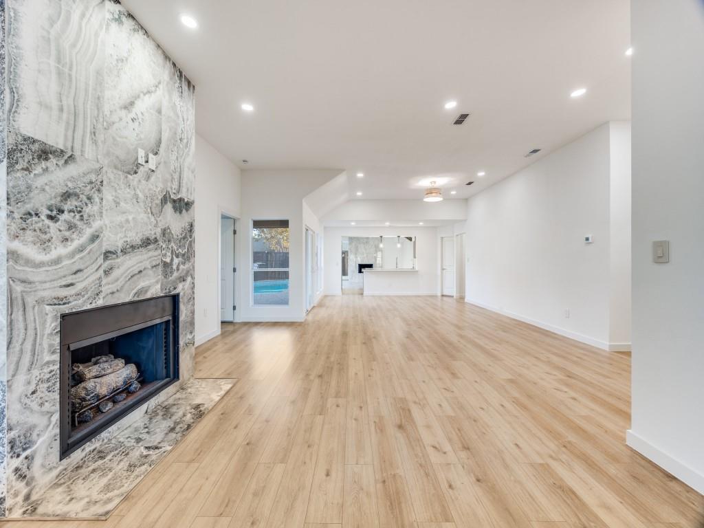 2100 Woodburn Corner