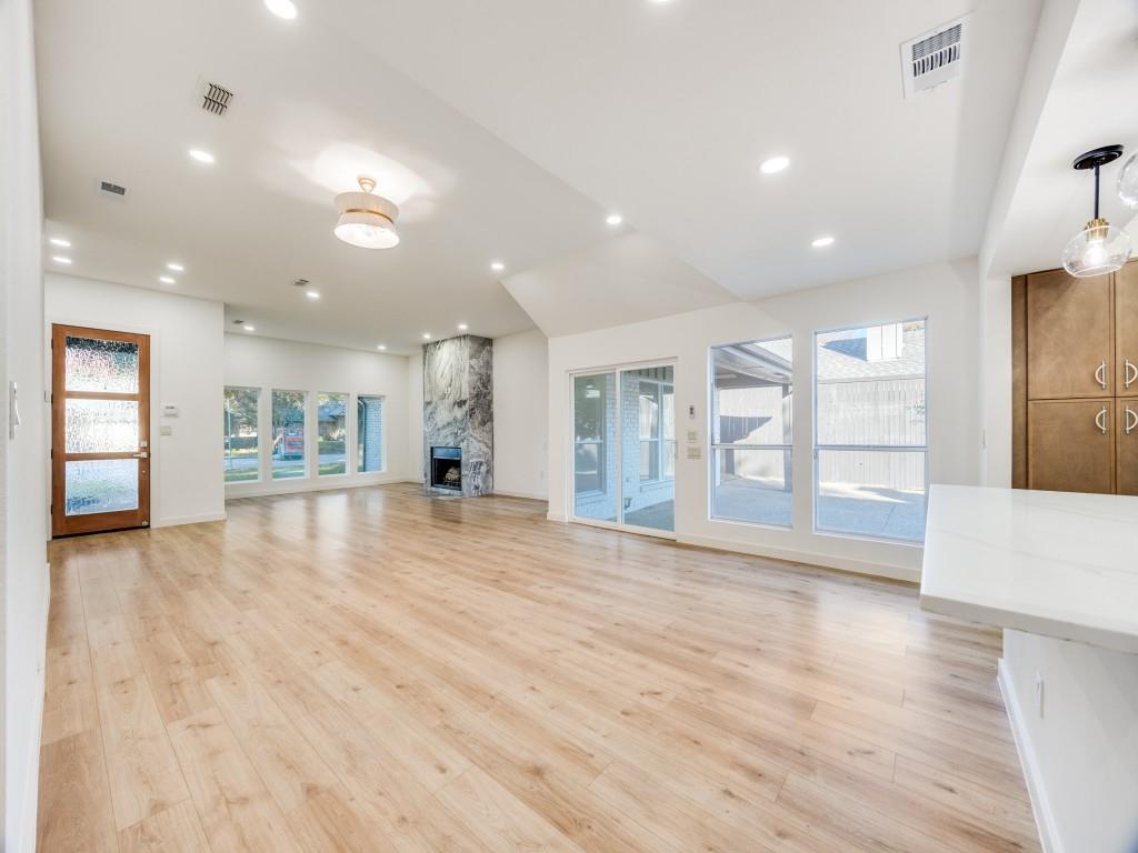 2100 Woodburn Corner