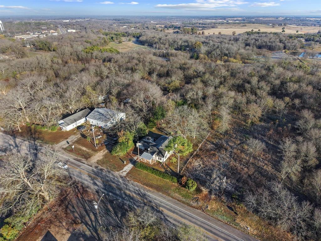 305 E Bells Boulevard