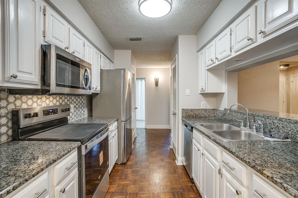 Chasewood Oaks Condo - Residential