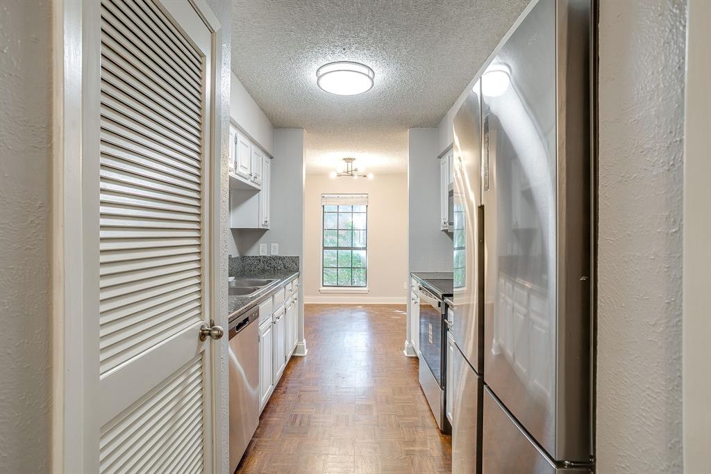 Chasewood Oaks Condo - Residential