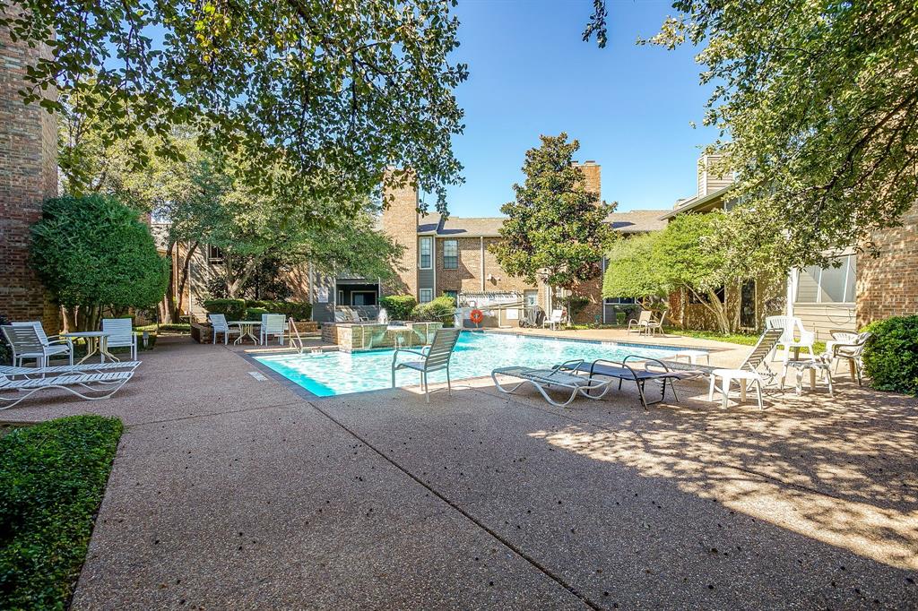Chasewood Oaks Condo - Residential