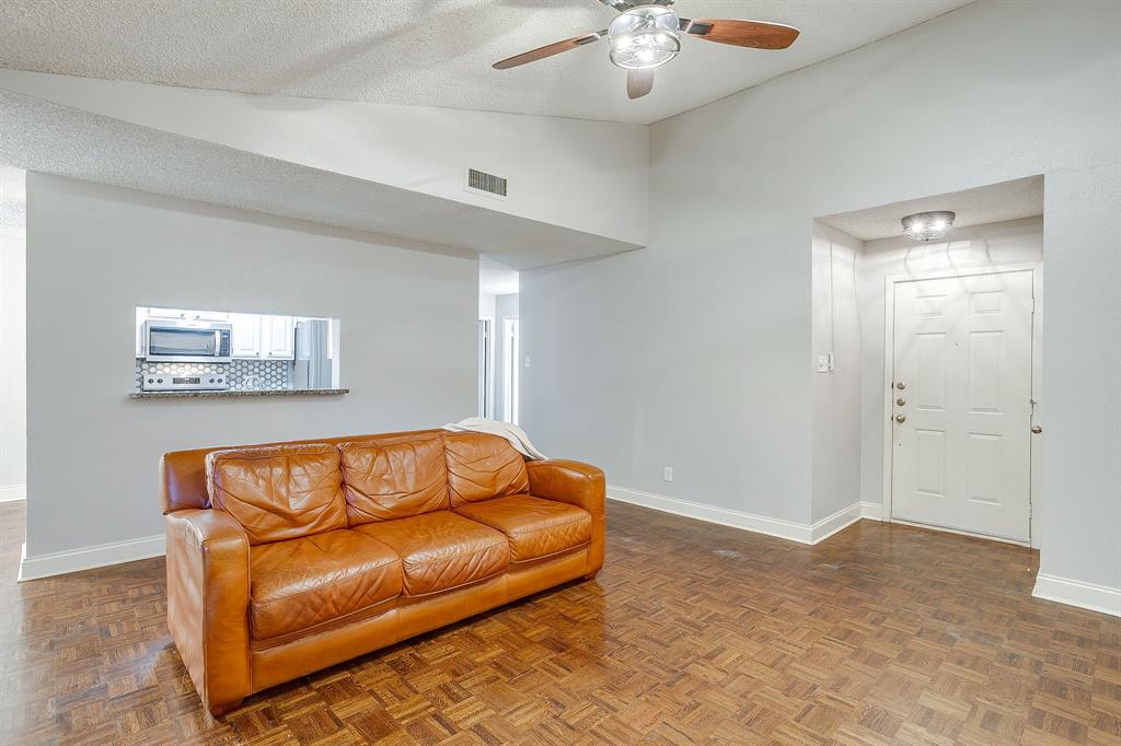 Chasewood Oaks Condo - Residential