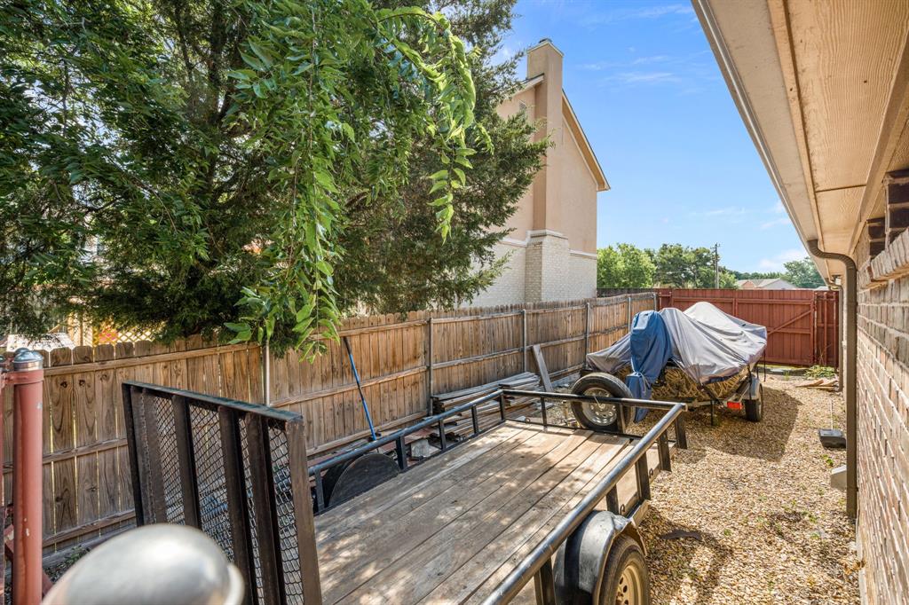 606 Hillside Circle