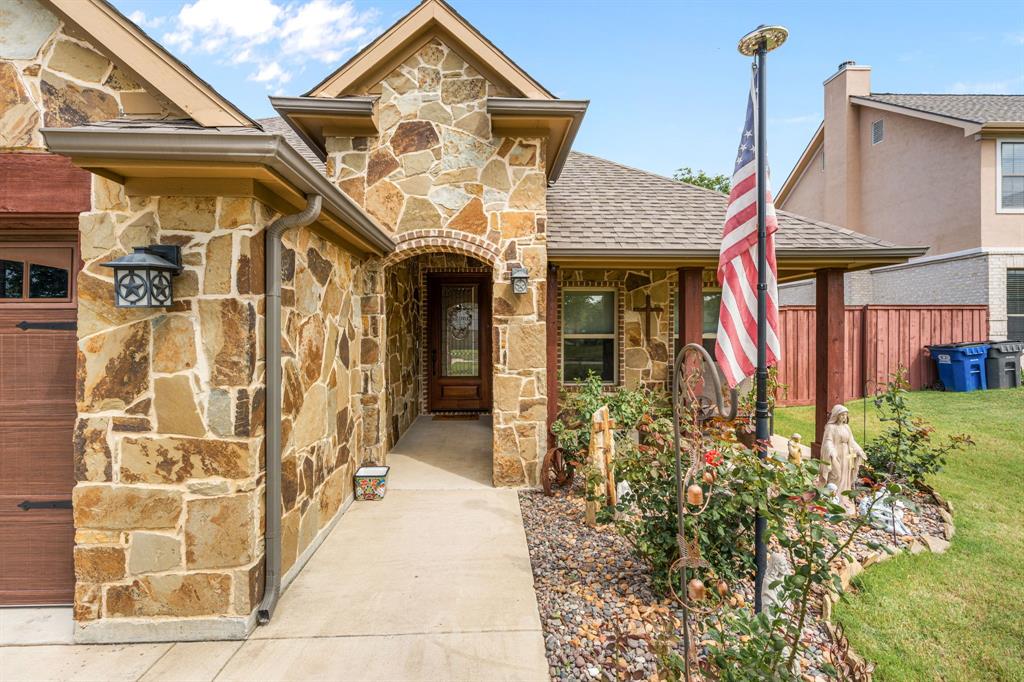 606 Hillside Circle