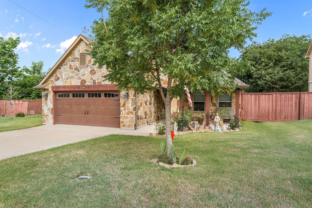 606 Hillside Circle